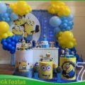 Decoração infantil Minions montada pela Nick Festas, com painel temático, balões orgânicos, móveis decorativos e personagens que deixam o aniversário ainda mais divertido. Locação de decoração infantil na Freguesia do Ó, atendendo também Brasilândia, Limão, Casa Verde, Cachoeirinha, Pirituba e bairros da Zona Norte e Zona Oeste de São Paulo.