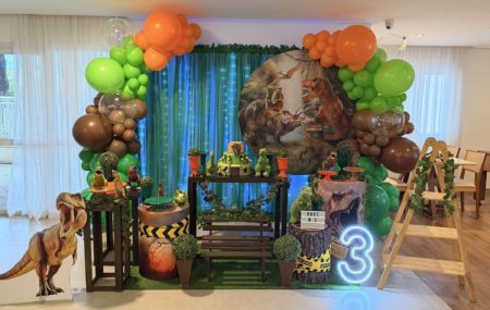 Decoração infantil Dinossauros Jurassic Park para festa de aniversário na Freguesia do Ó