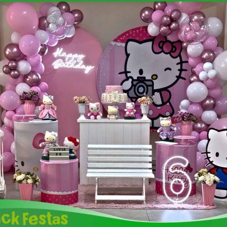 Decoração infantil Hello Kitty com painel temático, balões em tons de rosa e mesa decorada para aniversário infantil na Freguesia do Ó SP.