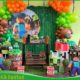 Decoração infantil Minecraft com painel temático, balões personalizados e mesa decorada para aniversário infantil na Freguesia do Ó SP.