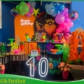 Decoração neon para festa teen, infantil e adulto com mesa decorada colorida