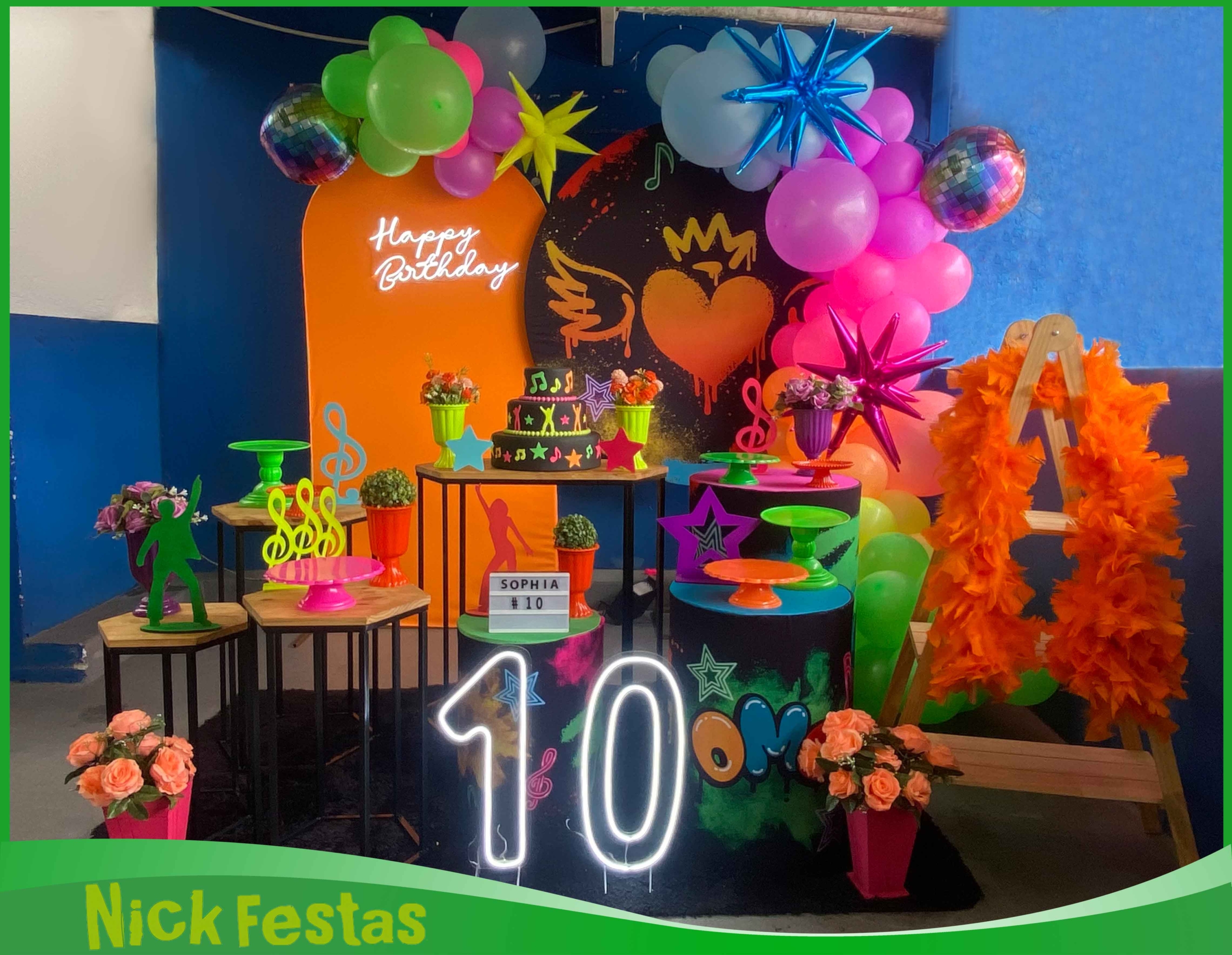 Decoração neon para festa teen, infantil e adulto com mesa decorada colorida