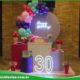 De Repente 30 decoração adulto colorida com painel iluminado, arco de balões vibrantes e número 30 em LED na Freguesia do Ó SP.