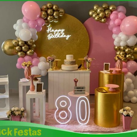 Decoração 80 anos rosa e dourado com arco de balões, painel elegante, mesa decorada e detalhes sofisticados para aniversário na Freguesia do Ó SP