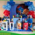Decoração infantil do Sonic para aluguel em São Paulo, cenário completo para festa de aniversário com painel, mesa decorada e personagens. Nick Festas.