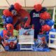 Decoração infantil tema Homem-Aranha para locação, com painel temático, personagens, mesa principal e elementos decorativos inspirados no super-herói para festa de aniversário.